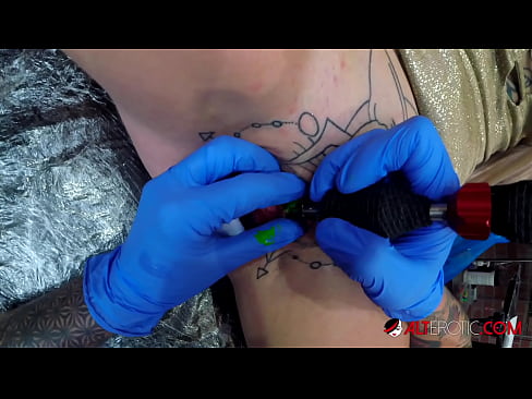 ❤️ Extremely tattooed hottie Sully Savage got a tattoo on her clitoris ❤❌ Porn video at us ️❤